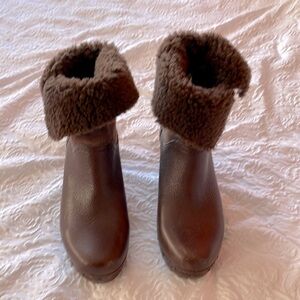 Beautiful leather Ugg boots size 7